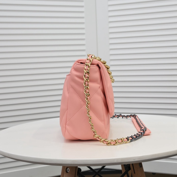 シャネルバッグ背面デザイン